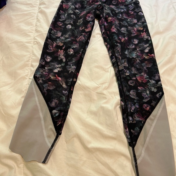 Lululemon Wunder Under Crop Roll Down high rise Scallop Black Floral  4 gym yoga - Picture 1 of 11